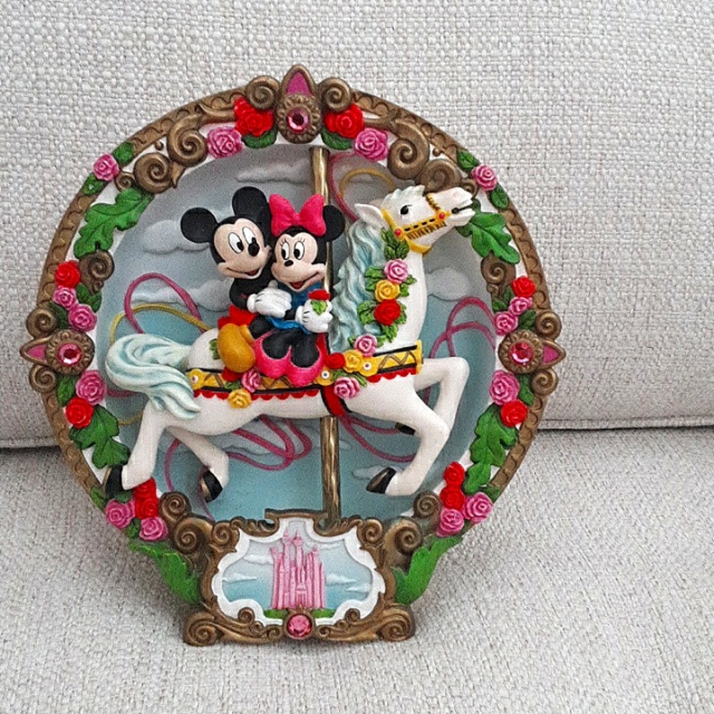 DISNEY MICKEY MOUSE & MINNIE 3 D WEDDING MUSICAL PLATE...VINTAGE